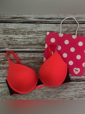 NWT Pink Victoria’s Secret Push Up Bra Size 34C